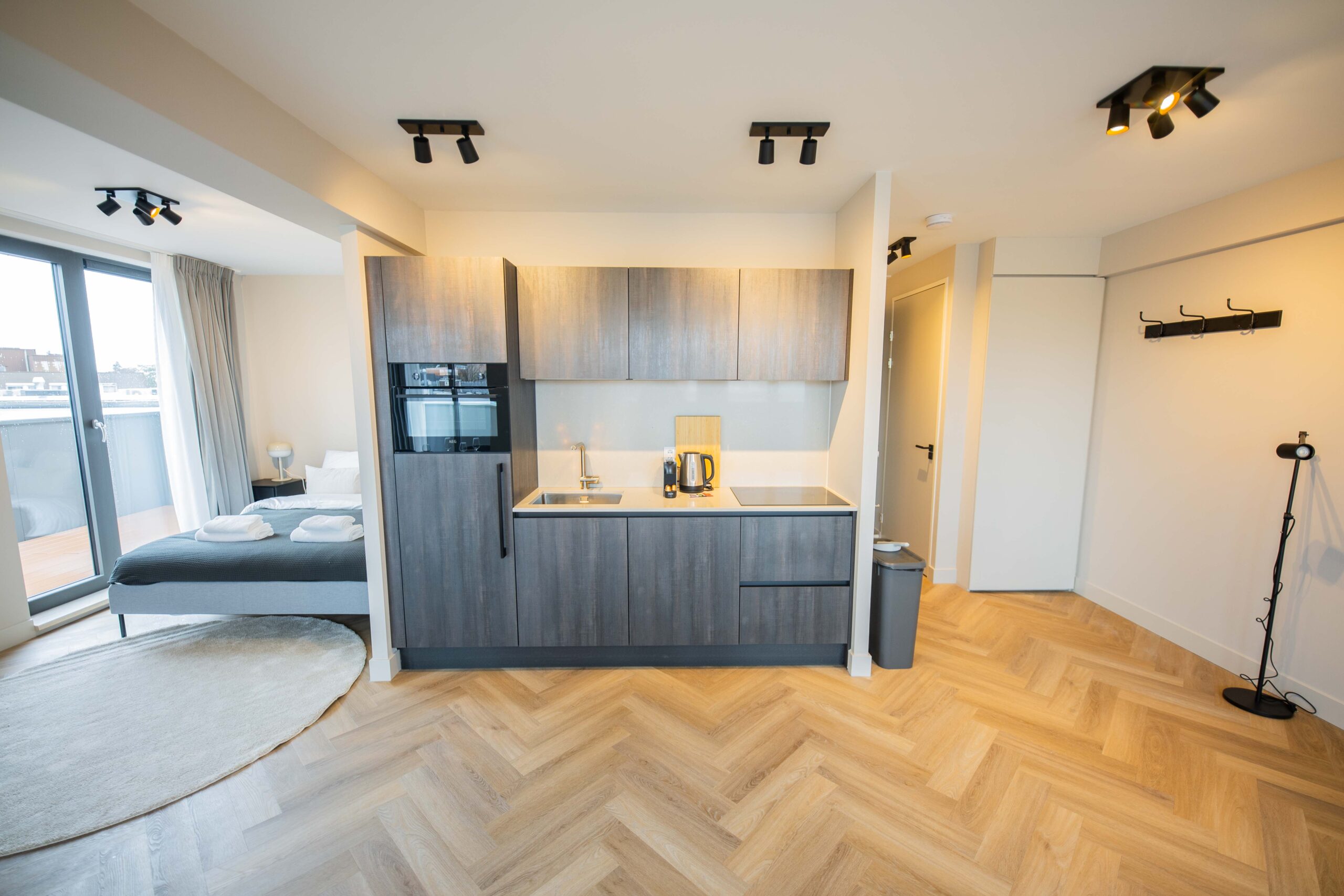 Charming City Penthouse Studio KS, view 5
