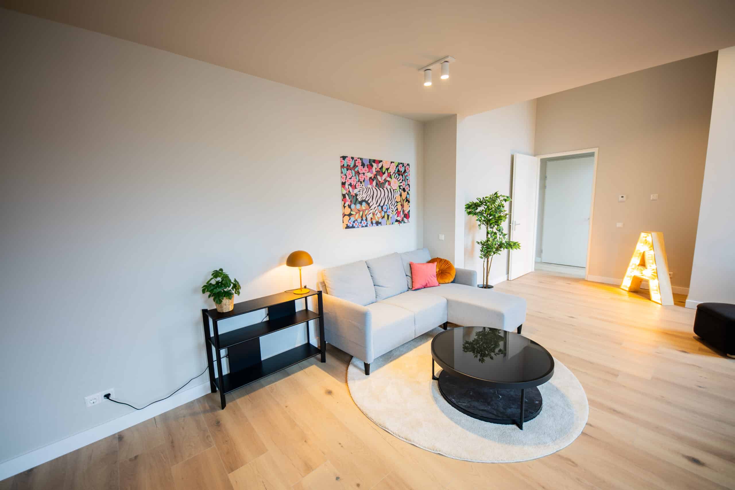 Contemporary Stylish 3BDR Apartment PKA, view 2