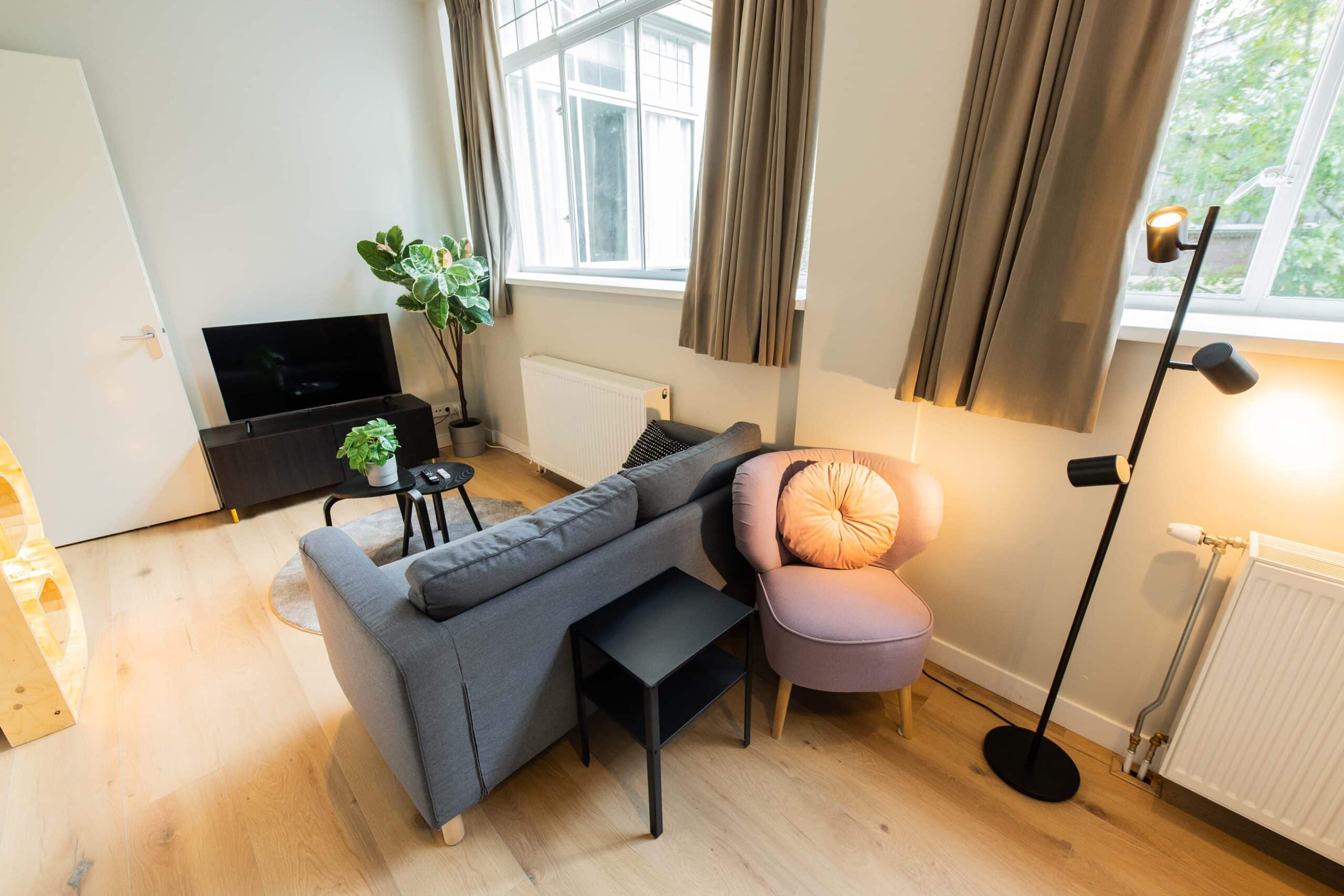 Luxurious Downtown 3BDR Apartment WS