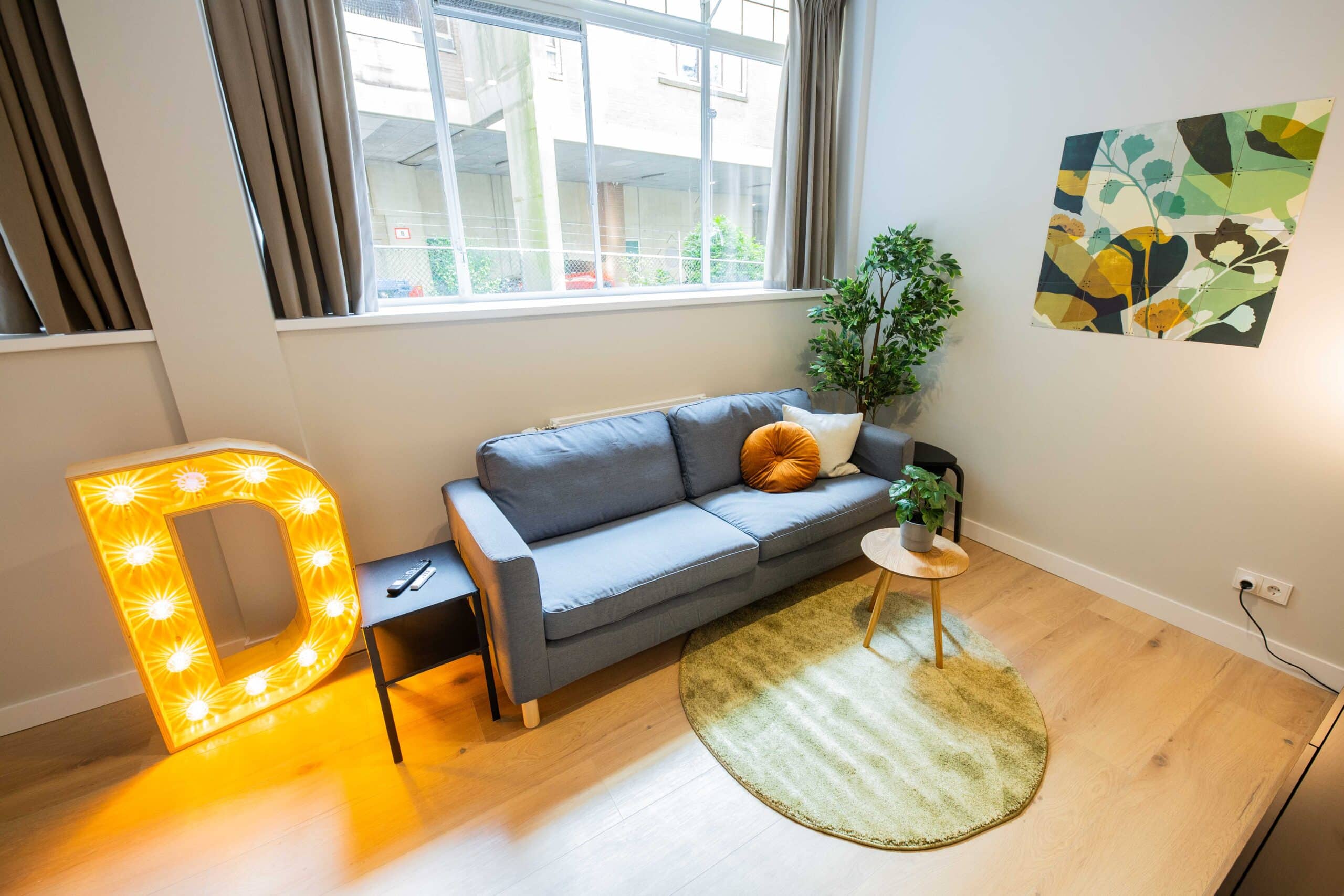 Luxury Urban 3BDR Apartment WS, view 2
