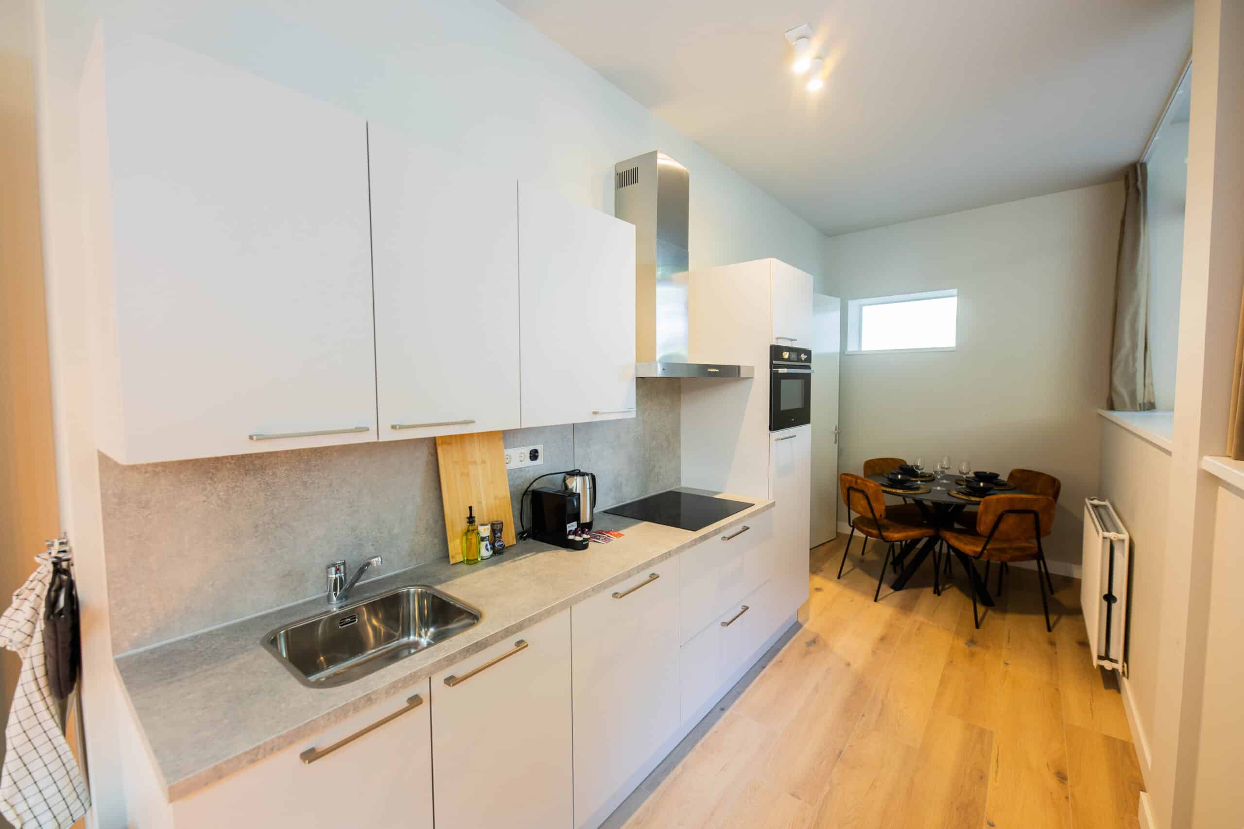 Luxury Urban 3BDR Apartment WS, view 4