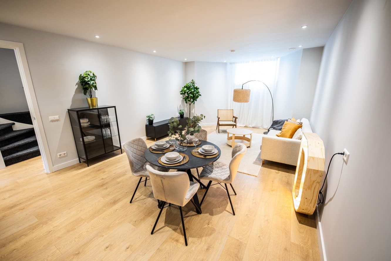 Riverside 2BDR Apartment VPD