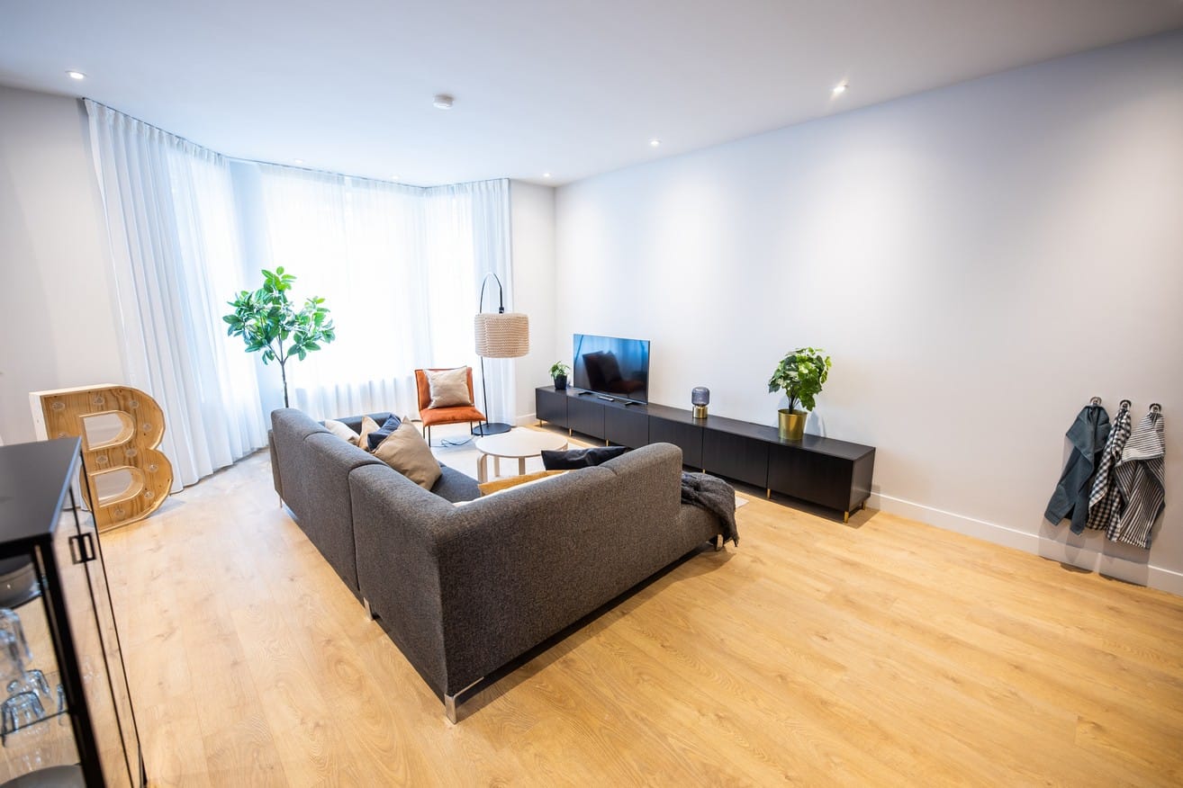 Sleek City Center 2BDR Apartment VP, view 3