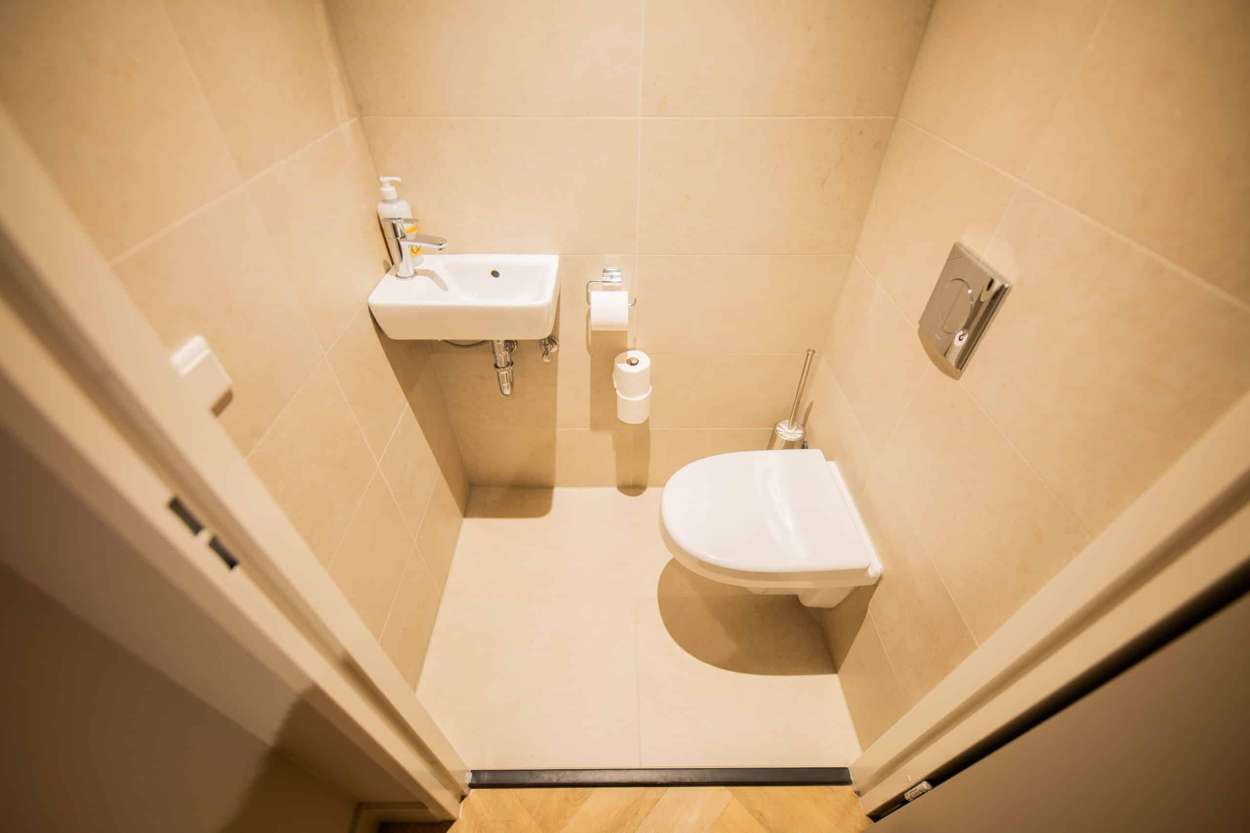 Sophisticated Penthouse Studio KS, view 3
